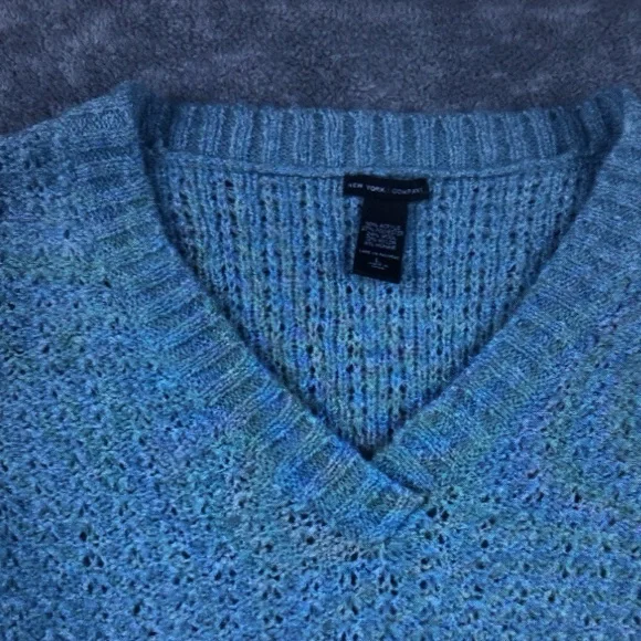 Women’s V-Neck Knit Sweater in Light Teal Blue - Picture 3 of 4